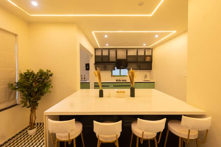 Dining area image 1