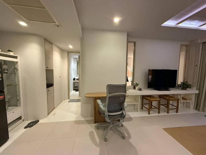 Workspace evidence from Beachfront Hua Hin Seaview Condo Pool/Gym/Balcony