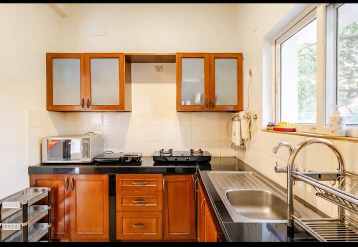 Full kitchen image 1
