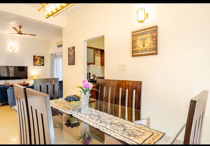 Dining area image 1