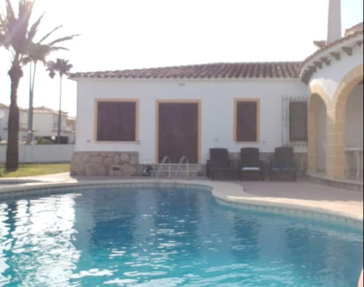 2br 2 Bath, Pool & Beach Access - Dénia