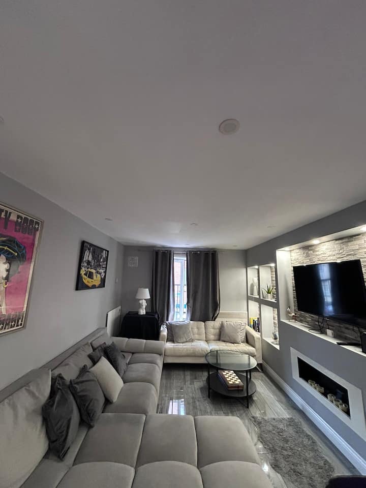 Liffey Boardwalk 3br Near Ha'penny Br & Temple Bar - Dublin