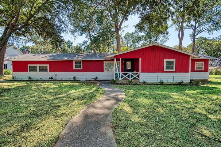 Vintage 3/3/3 Minutes From Dfw Airport - Bedford, TX