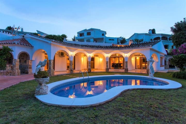 Luxury Villa Romantica Near Beach Torremuelle - Benalmádena