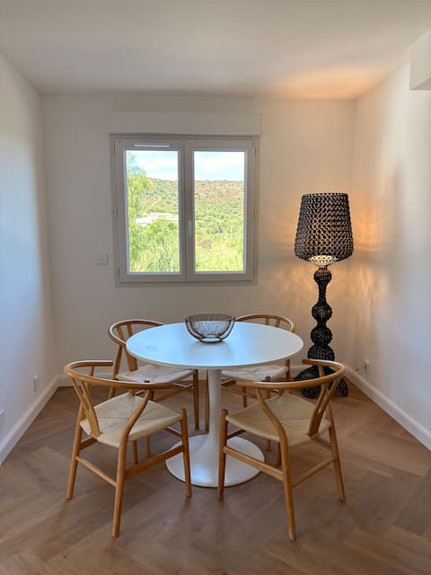 Popular Airbnb listing: Sea view, private parking, balconies, beach 1 min away in L'île Rousse