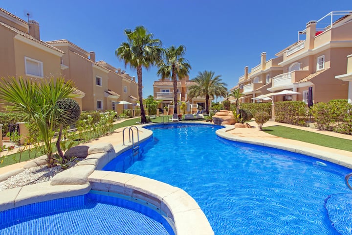 Beautiful Rooftop Apartment In Gated Complex - La Marina