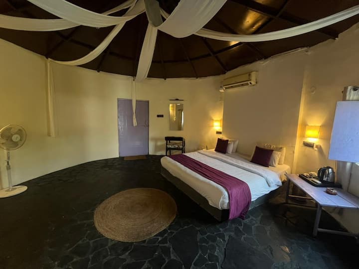 6 Cozy Rooms, Lush Greenery & A Refreshing Pool. - Pench National Park