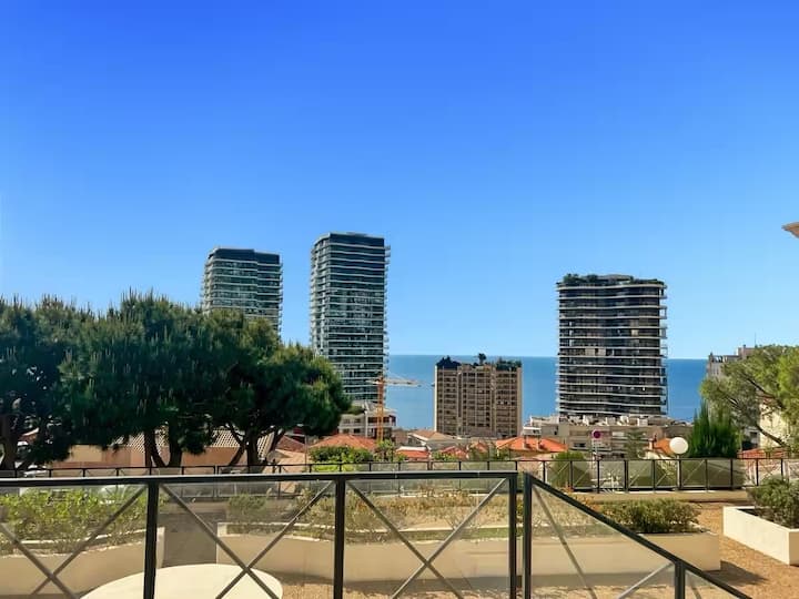 Poolside Monaco Border Escape - Beausoleil