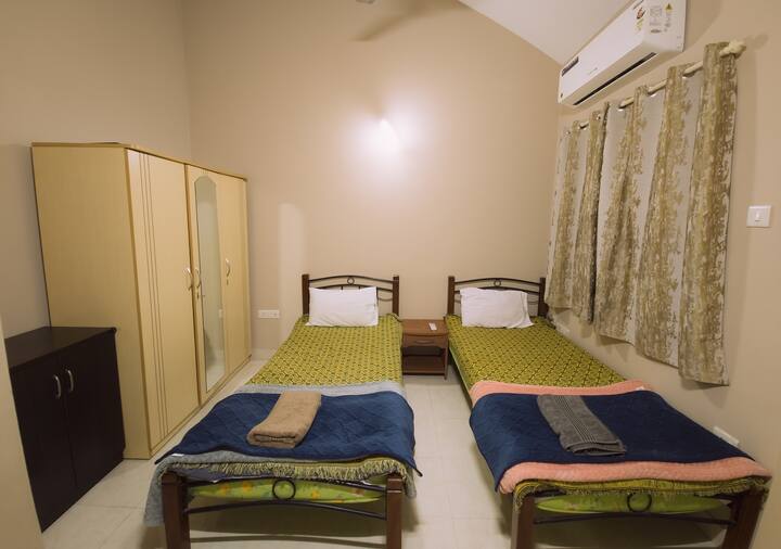 Bedroom 2 image 1