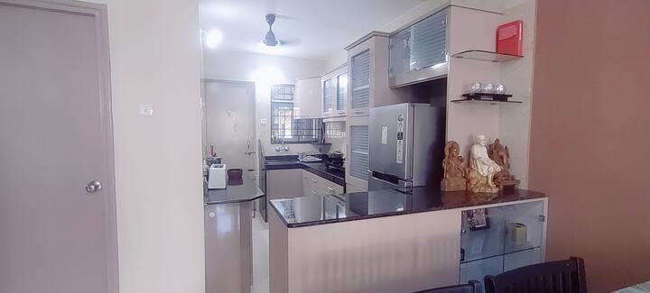Full kitchen image 1