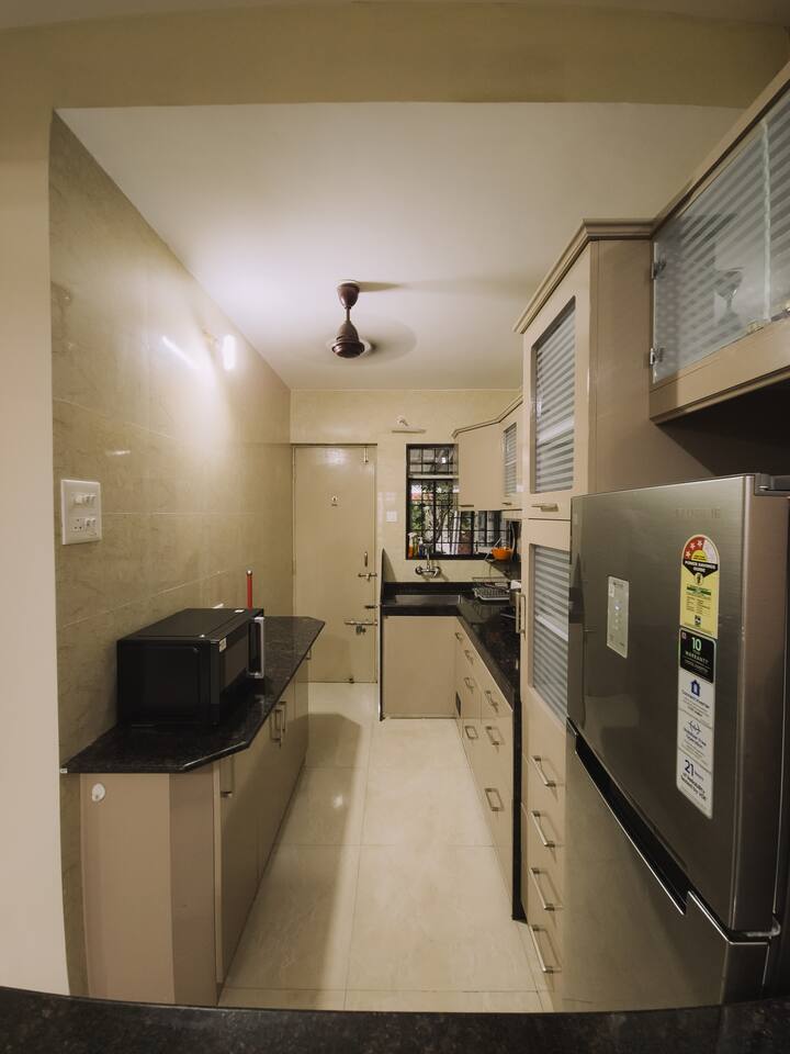 Full kitchen image 2