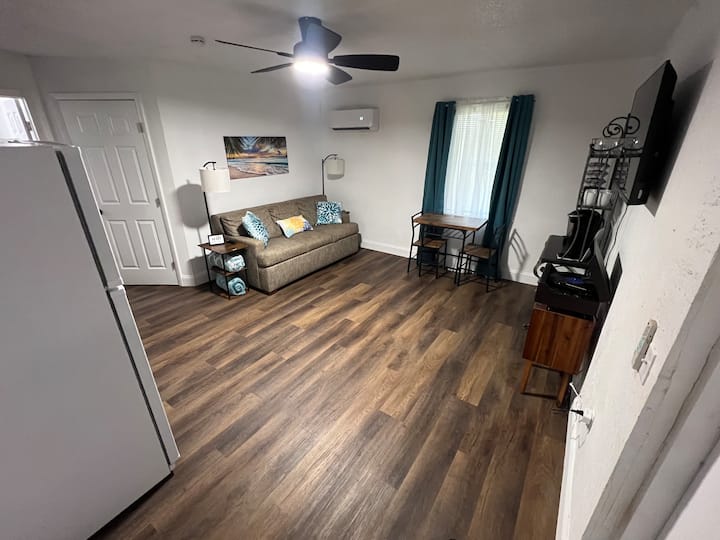 Space Coast Getaway! The Blue Lagoon! - Cocoa, FL