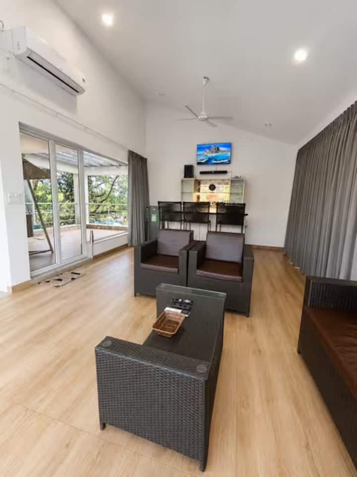 Living room 2 image 2