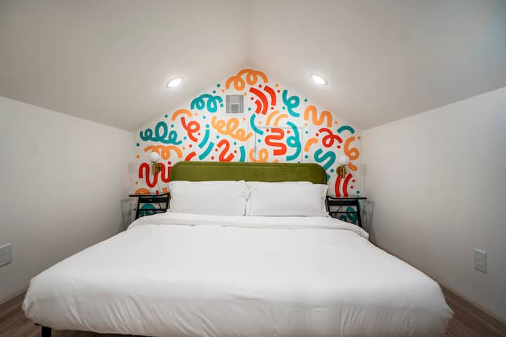 Loft com cama king size na casa principal (acessível por escada em espiral)