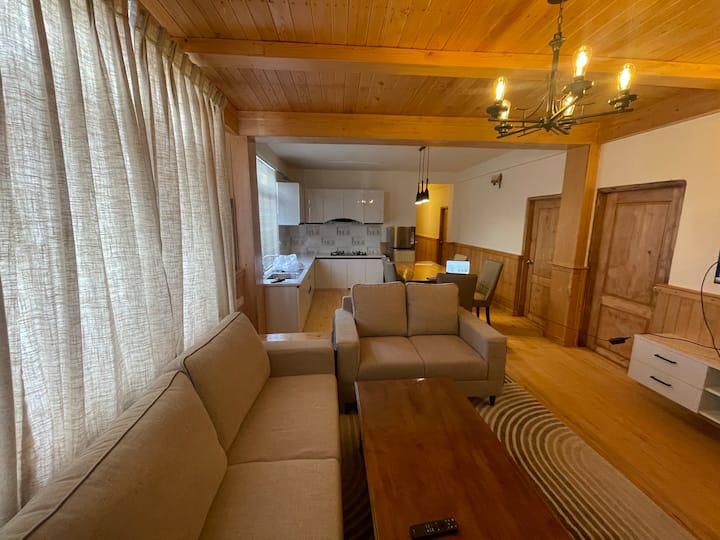 Deluxe Queen Room+wooden Furnished+wi-fi+hot Water - Arunachal Pradesh