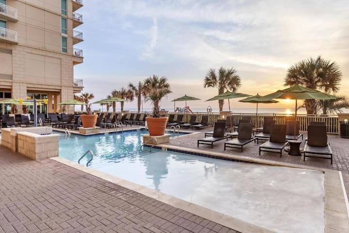 Beachside Suite For Relaxing Family Getaways - Virginia Beach, VA