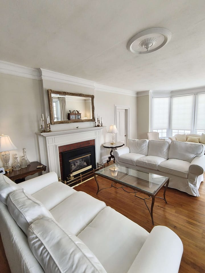 Historic Estate King Suite On Waterfront - Carleton Place