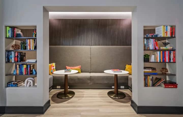 Luxury Apt | Pool, Parking, Near Nyc & Metlife - 뉴욕, NY
