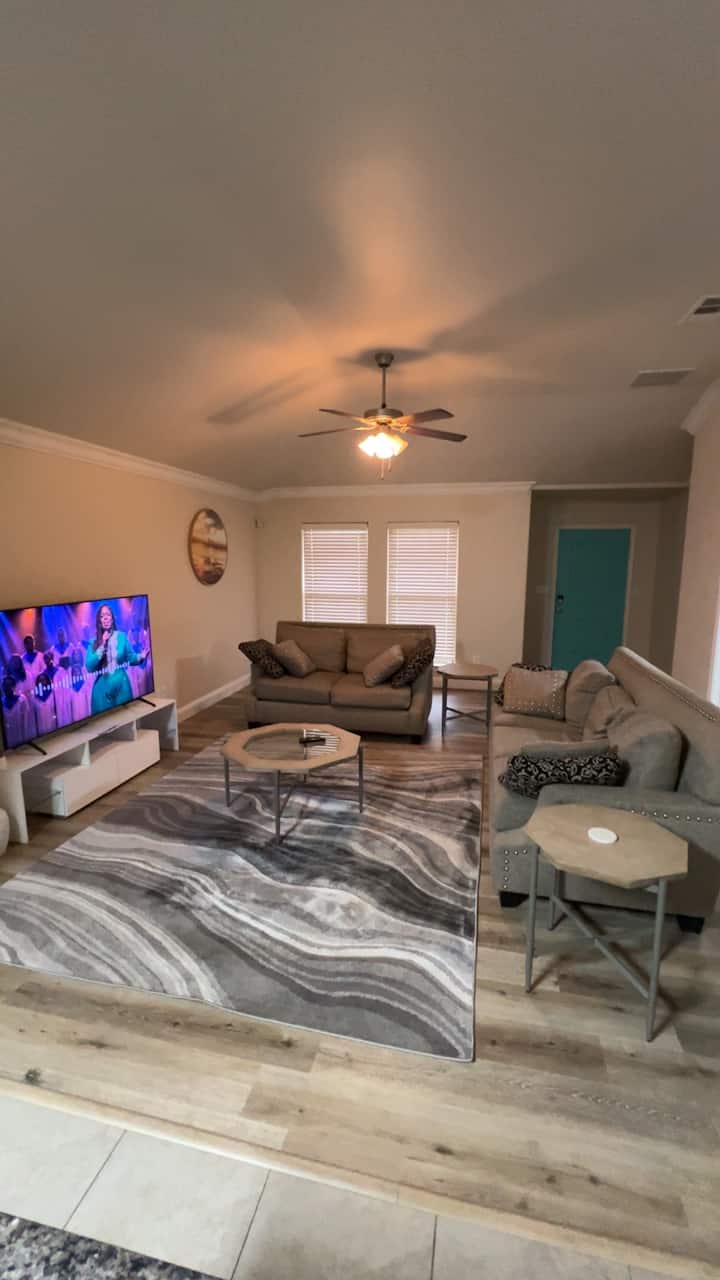 Samandan Place-02, Perfect Home Away From Home! - Midland