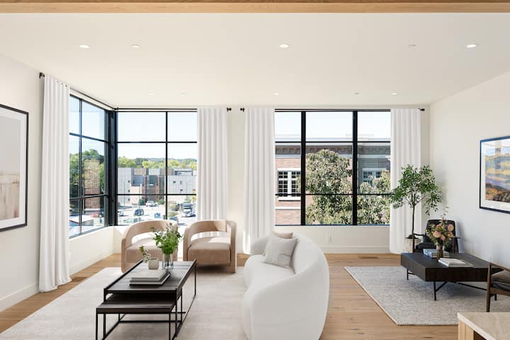Downtown Traverse City Penthouse W/private Rooftop - Traverse City, MI