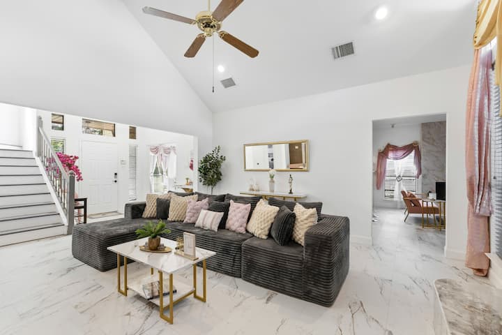 Velvet Paradise Estate - Mesquite, TX
