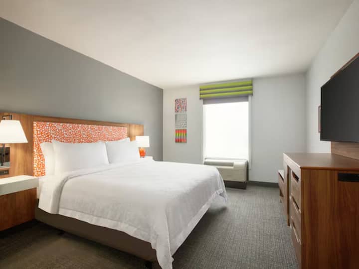 2 Efficient Rooms Near Star Cinema Grill - 5.3 Mi - Spring, TX