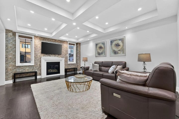 Large Luxury Home In Upscale Area, Chef's Kitchen - Brampton