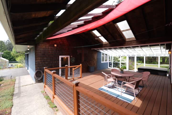Port Townsend Bay Retreat/hot Tub, Sauna, Gardens - Port Townsend, WA