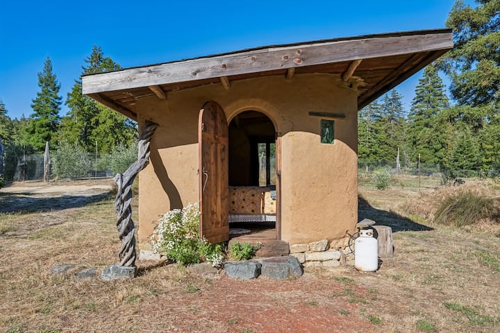 Cob House At Roseman Creek Ranch | Farm Stay - Gualala, CA
