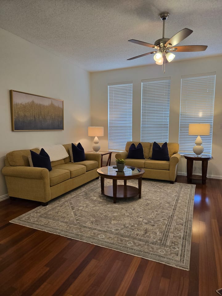 Quiet Retreat In Central Frisco @ The Saddle House - Frisco, TX