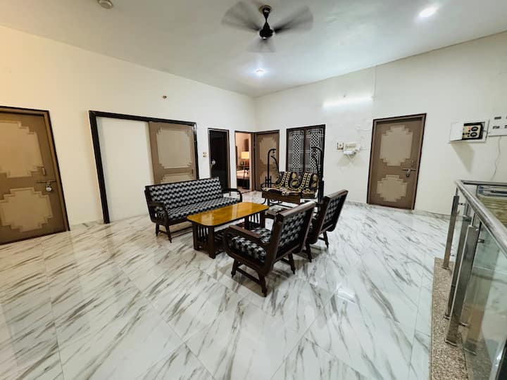 Shri Shiva Kripa: Your Home In Kashi - インド