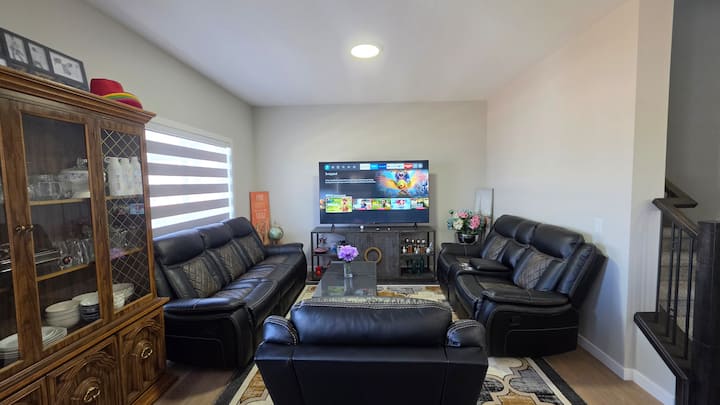 New 2025 Home | 5 Bed 3 Bath Near Airport - Alberta