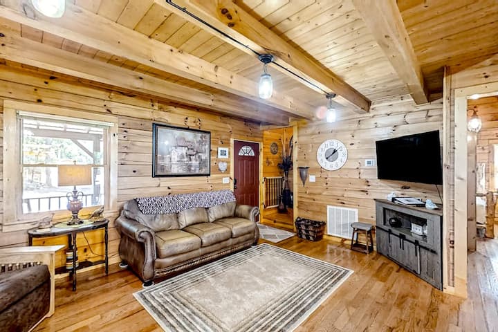 Mountain Cabin, Hot Tub, On-site Creek, Firepit - Murphy, NC