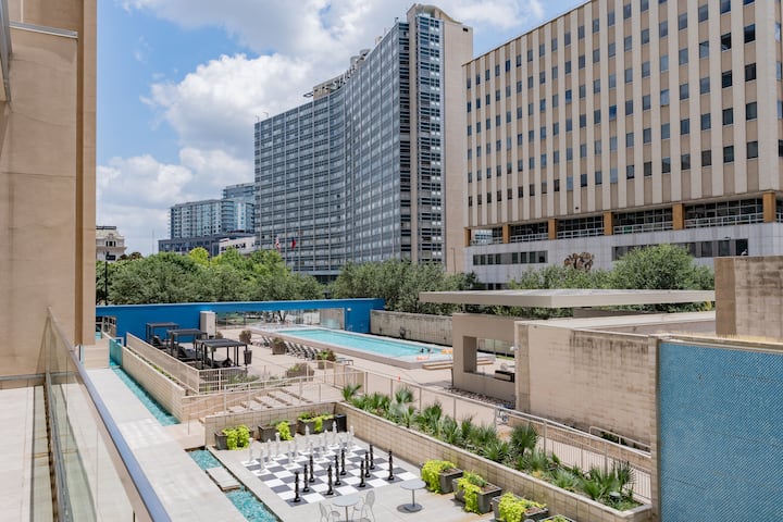 The Dallas View | King Suite With Resort Amenities - Victory Park - Dallas