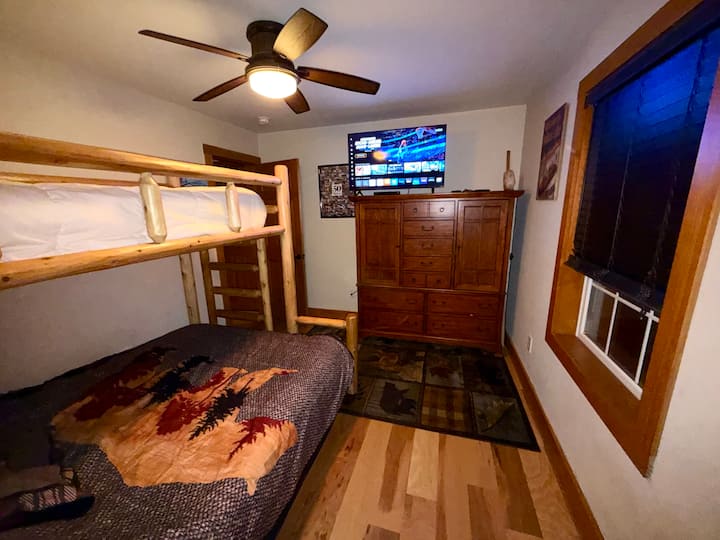 Bedroom 1 queen/full bunk bed and tv