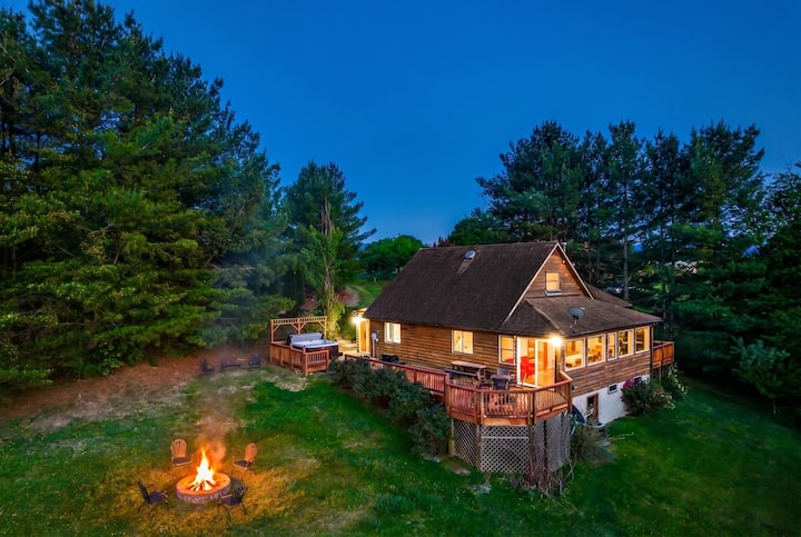 Mountain Views & Cozy Cabin Escape - Luray, VA