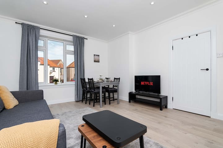 Free Parking & Wifi Near St Andrews, Leven Beach - Kirkcaldy