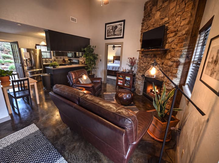 "The Acacia House" Of Everwild Collective Cabins - Driftwood, TX
