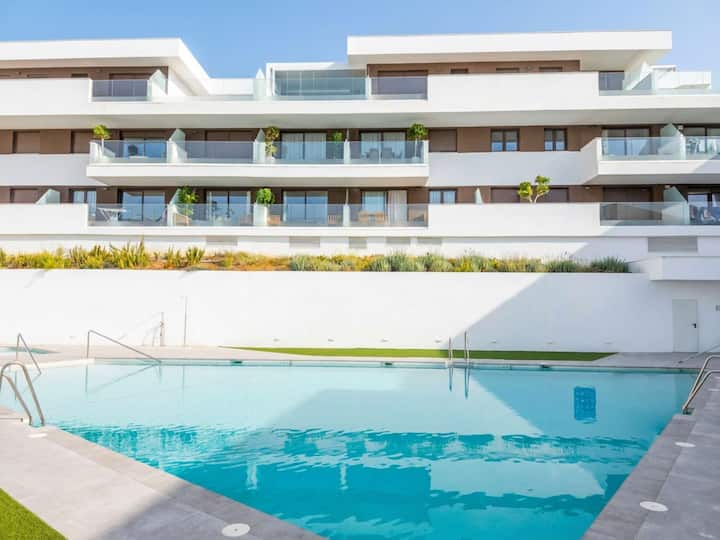 Pool * Free Parking * Balcony * Close To Stores - Estepona