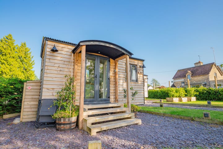 Beech | Boutique Shepherd’s Hut, Cotswolds - Cirencester