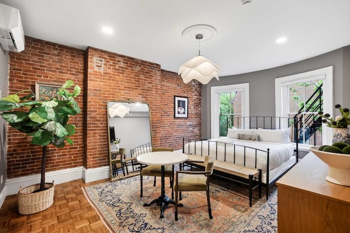 The Concord, Dining & Transit Nearby - Boston