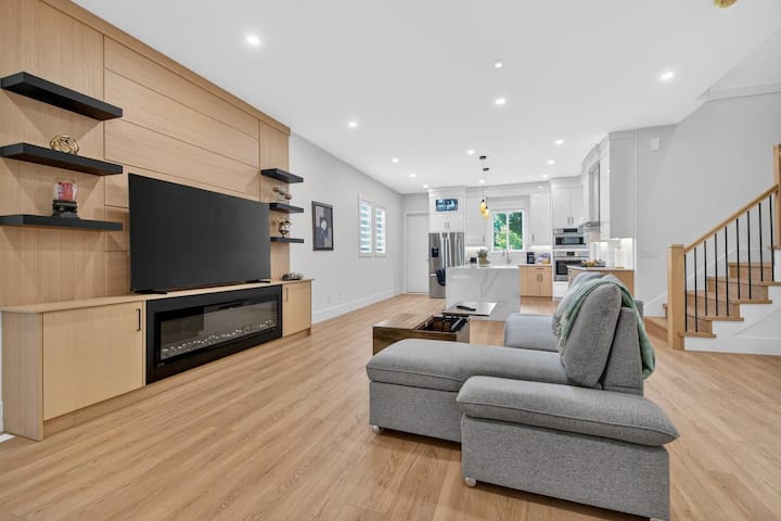 Brand New 4-bedroom/4-bathroom Home In Newton - Surrey