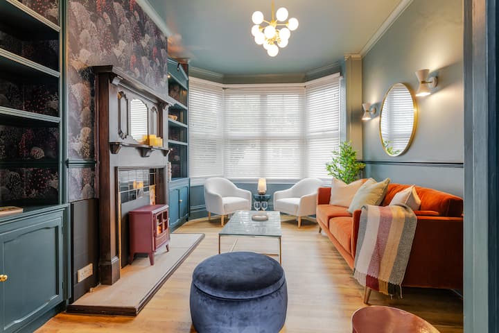 Boutique Coastal House For Groups | Sleeps 10 - Weymouth