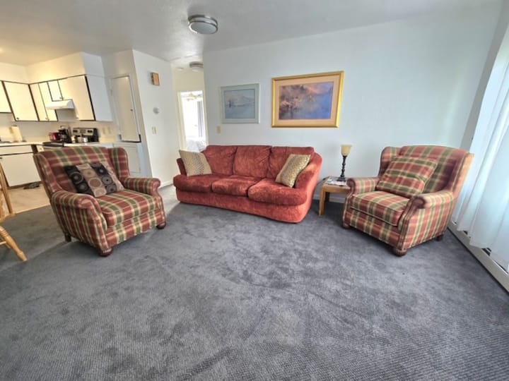 Quiet Quarters 5 A One Bedroom Apt. With Parking - Anchorage, AK