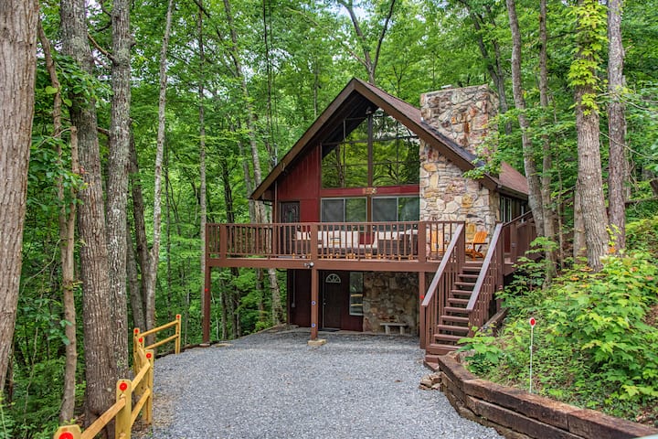 Escape To St Moritz In The Heart Of Gatlinburg, - Gatlinburg, TN