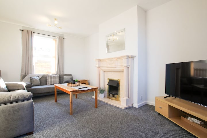 Ideal Contractor House | Parking | Near Deeside - Mold