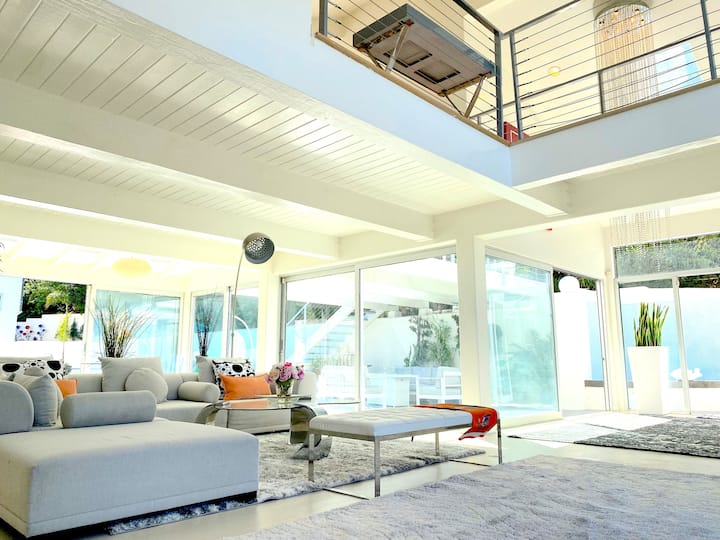 Luxury 6br Coldwater Canyon Oasis With Pool & Spa - Los Angeles, CA