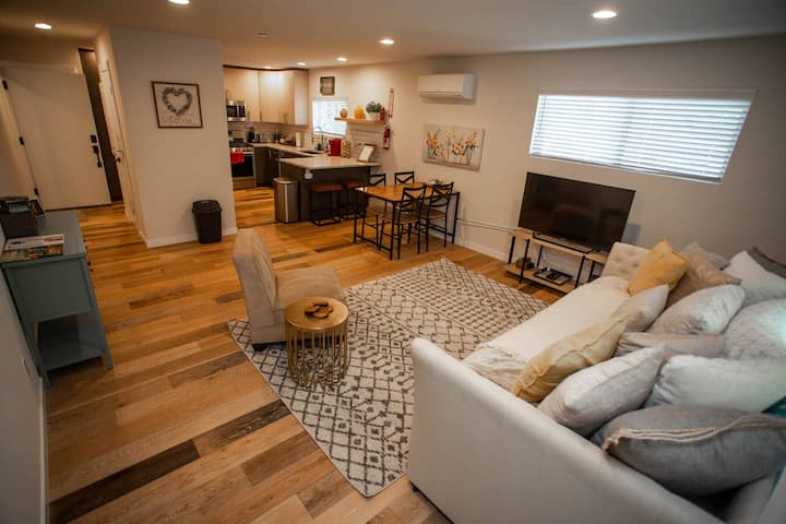 2 Bdrm 2.5 Bath - Spacious And Beautiful - Burien, WA