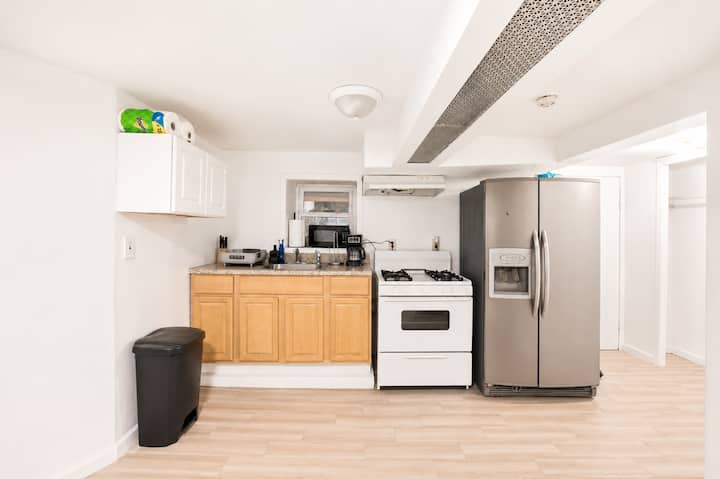 Private Suite | Full Kitchen & Near Manhattan - New Jersey