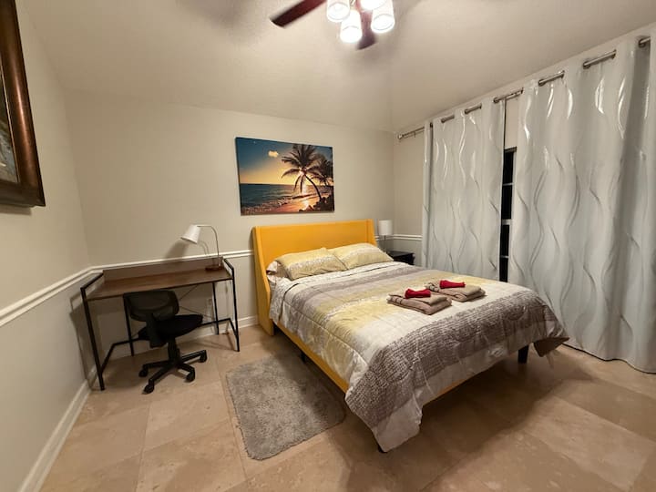 Convenient Ideal Location Close To Ju And Stadium - Jacksonville, FL